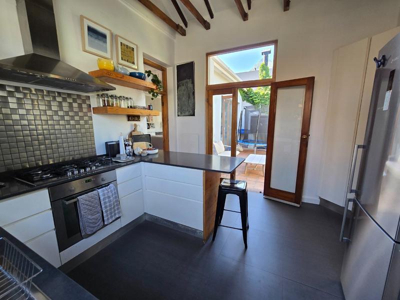 4 Bedroom Property for Sale in Vredehoek Western Cape